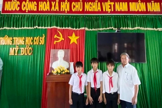 Nhóm học sinh THCS dũng cảm cứu 2 em nhỏ thoát đuối nước