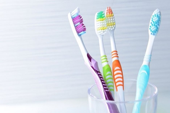 Bao lâu bạn nên đổi bàn chải đánh răng?