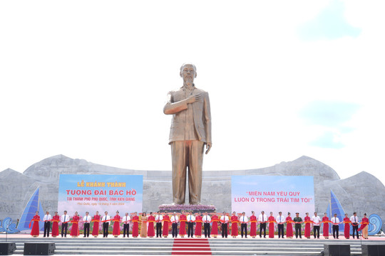 Kiên Giang khánh thành tượng đài Bác Hồ tại TP Phú Quốc