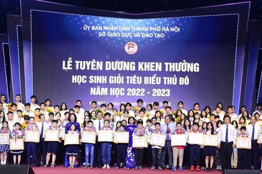 Hà Nội tôn vinh 820 học sinh phổ thông có thành tích xuất sắc