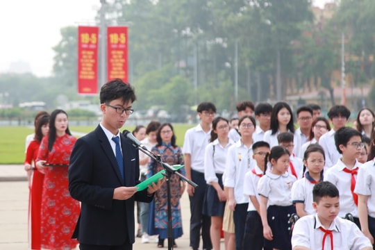 200 học sinh giỏi tiêu biểu Thủ đô báo công dâng Bác