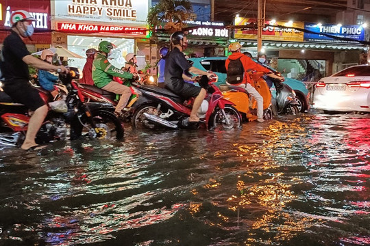 Cứ mưa là ngập, TPHCM đề xuất giải pháp gỡ vướng