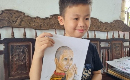 Bé trai 10 tuổi gây sốt mạng xã hội bằng những clip vẽ tranh triệu view