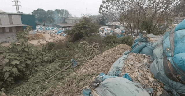 Cận cảnh khói đen, rác và các hố thải đặc quánh ở các làng nghề ngoại thành Hà Nội