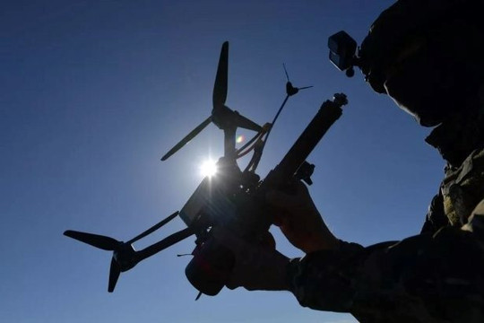 Video: Nga phá huỷ xuồng tự sát Ukraine bằng drone