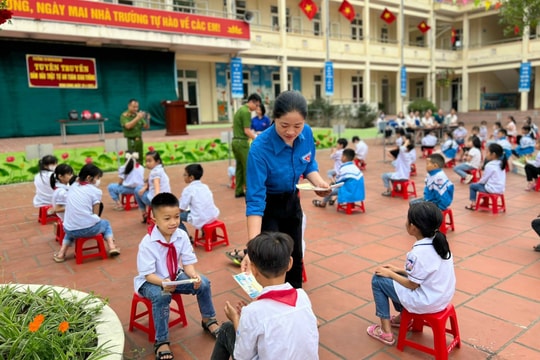 Mùa hè ý nghĩa: Mở cửa trường đón trẻ ngày Hè