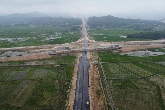 Cao tốc Diễn Châu-Bãi Vọt chậm tiến độ nguy cơ không kịp về đích