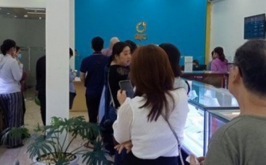Chen chân mua vàng miếng SJC, nhiều người đang lỗ nặng