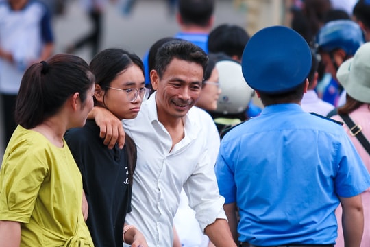 Thí sinh Nghệ An gặp khó với đề thi môn Toán lớp 10 phân hóa cao