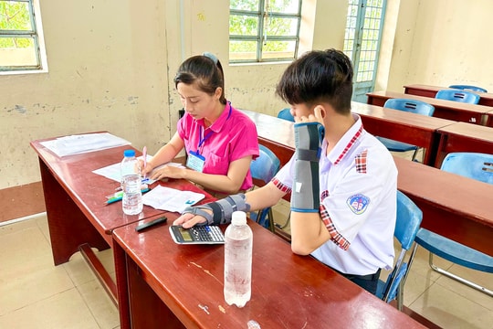 Cần Thơ hỗ trợ thí sinh gãy 2 tay hoàn thành kỳ thi tuyển sinh vào lớp 10