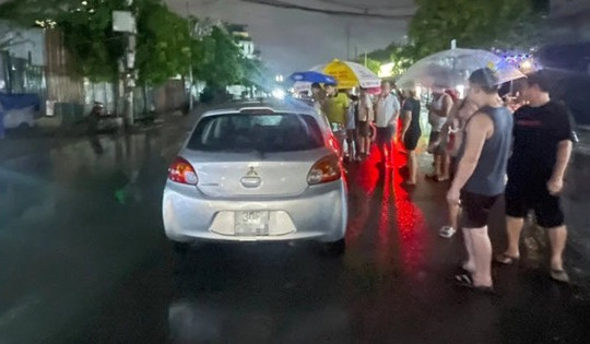 Hà Nội: Hất tung người sang đường lên xe khiến nạn nhân nguy kịch, tài xế rời khỏi hiện trường