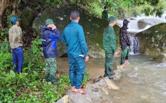 Lai Châu: Dắt xe qua đập tràn, 3 người bị lũ cuốn trôi