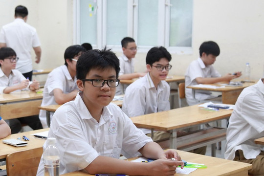 Gợi ý đáp án môn Toán, Kỳ thi tuyển sinh vào lớp 10 chuyên Tin học của Hà Nội