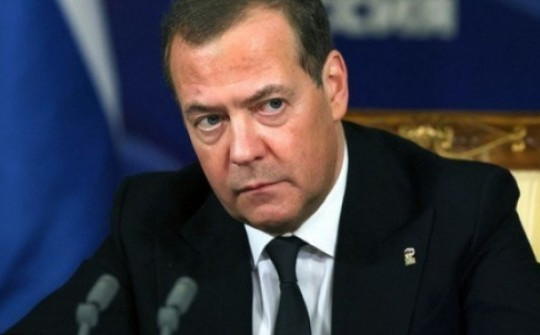 Ông Medvedev nói tổng thống Pháp và thủ tướng Đức nên 'nghỉ hưu'