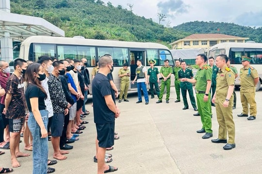 Ám ảnh 'việc nhẹ lương cao' ở miền đất hứa