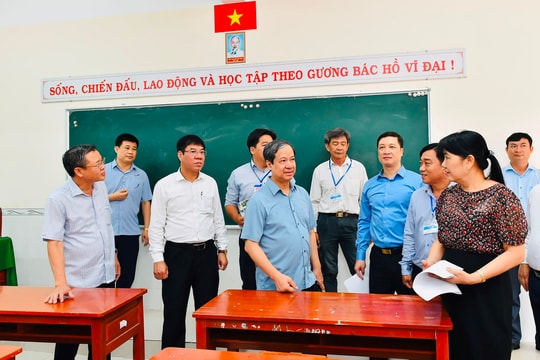 Bộ trưởng Nguyễn Kim Sơn làm việc tại Hậu Giang về công tác chuẩn bị thi TN THPT