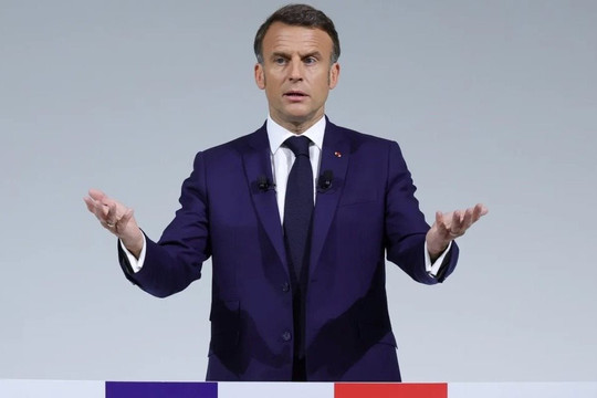 Tổng thống Pháp ủng hộ cấm điện thoại với trẻ vị thành niên