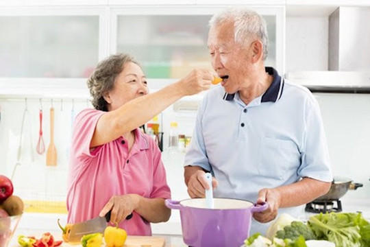 Thực phẩm cần tránh khi bạn già đi