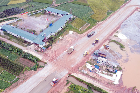 Hình ảnh đường vành đai 4 Hà Nội qua huyện Mê Linh sau một năm thi công