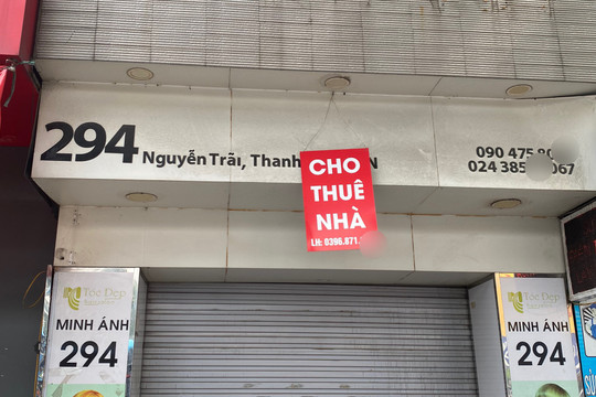 Hàng loạt mặt bằng kinh doanh trên tuyến phố "đất vàng" Nguyễn Trãi vẫn "ế ẩm", đóng cửa ngày đêm