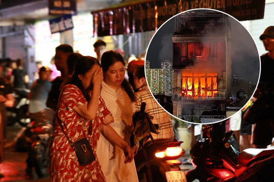 Vụ cháy nhà trên phố Định Công Hạ khiến 4 người tử vong: Người thân đau đớn ngã khuỵu, ôm mặt bật khóc nức nở tại hiện trường
