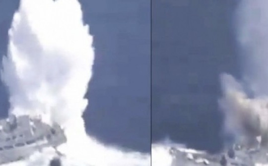 Trung Quốc: Khoảnh khắc ngư lôi dẫn đường "hất tung" tàu đổ bộ trong tập trận