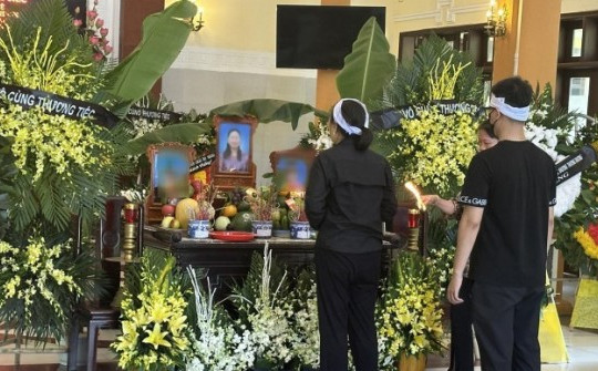 Vụ cháy nhà 4 người tử vong ở Hà Nội: Người thân khóc nghẹn trong tang lễ
