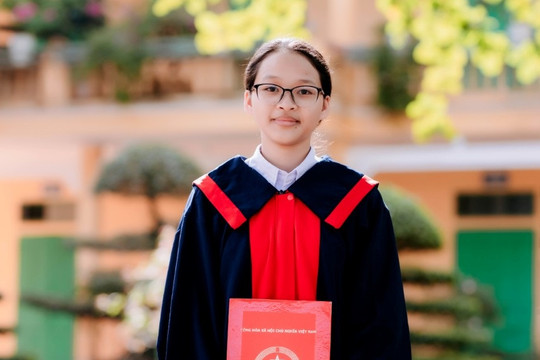 Nữ sinh Nam Định đỗ đầu thi vào lớp 10 với bài văn 9,75 điểm