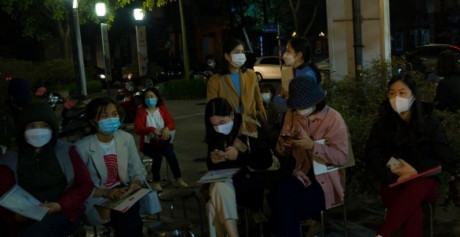 Loạt trường cấp 1 nóng nhất các mùa tuyển sinh ở Hà Nội và TP.HCM: Cả nhà chia ca ngồi ở cổng trường, chờ 16 tiếng để nộp hồ sơ!