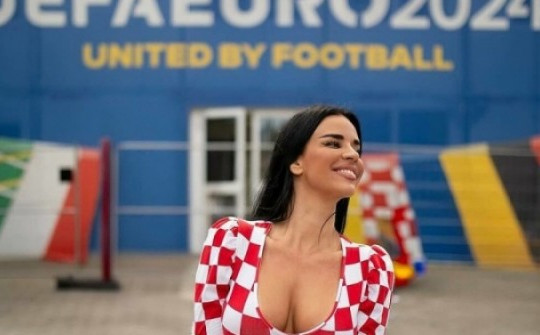 'Fan nữ hot nhất World Cup 2022' mang sắc màu Croatia tới Đức
