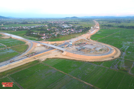 Cao tốc Diễn Châu - Bãi Vọt trước ngày thông xe toàn tuyến