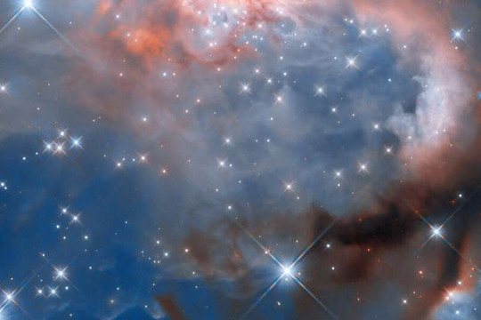 Hình ảnh của Hubble: Một tinh vân đang biến đổi bởi sự tạo sao bên trong