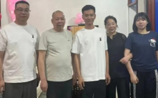 Trung Quốc: Bác sĩ nói con trai đã chết, 33 năm sau bố mẹ bàng hoàng gặp lại
