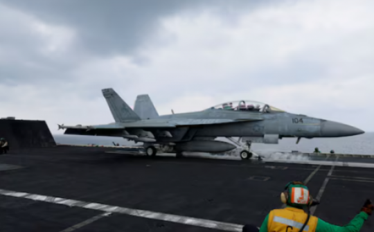 Mỹ lên tiếng thông tin tàu sân bay Eisenhower bị Houthis tấn công