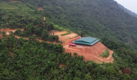 Hòa Bình xử lý công trình 'khủng' xây trái phép trên đất rừng