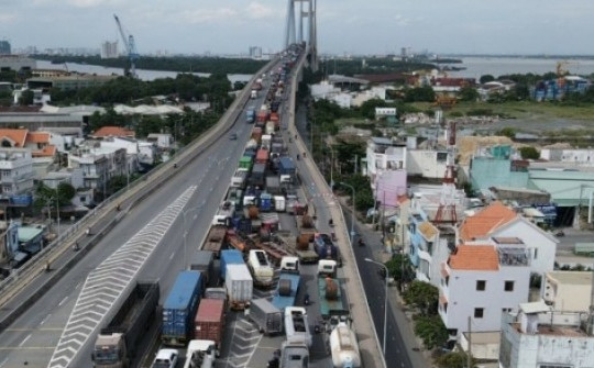 Cầu Phú Mỹ 'tê liệt' hơn 3 giờ sau tai nạn liên hoàn