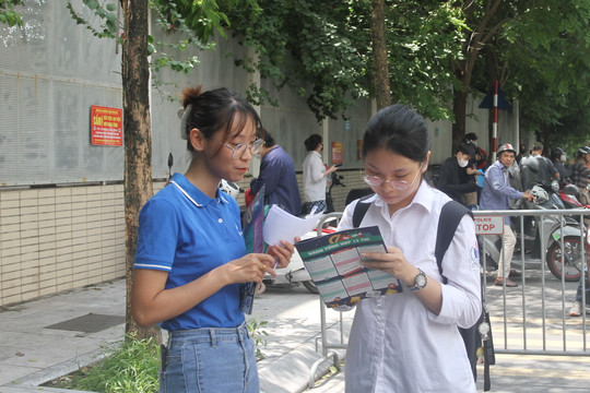 Học sinh Hà Nội chia sẻ bản đồ các điểm thi tốt nghiệp THPT
