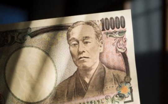 Người Nhật chật vật khi đồng yên “lao dốc không phanh”