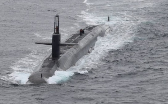 Tàu ngầm hạt nhân mang tên lửa đạn đạo Mỹ bất ngờ nổi lên ở vùng biển gần Nga