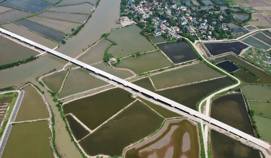 Ngắm cầu vượt dài nhất tuyến đường ven biển Thanh Hóa