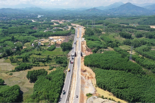 Sẽ mở rộng cao tốc Cam Lộ - La Sơn với 4 làn xe hoàn chỉnh