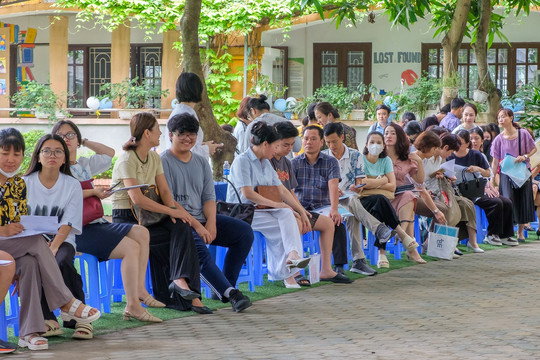 Xem xong loạt ảnh này mới thấm tính khốc liệt của kỳ thi vào 10 tại Hà Nội: Khi những "cuộc chiến" nối tiếp nhau!