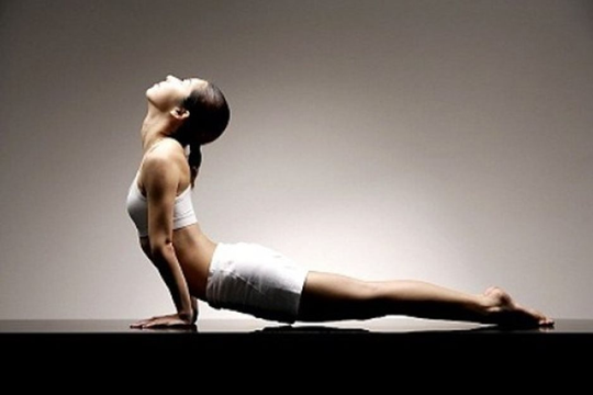6 bài tập yoga chữa đau khớp gối tại nhà