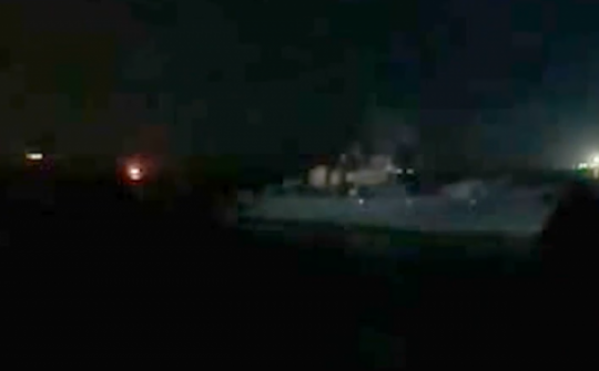 VIDEO: Tàu chiến Nga tung hỏa lực dữ dội vào xuồng tự lái Ukraine