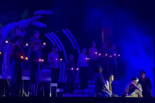 Liên hoan vui còn đọng giọt buồn!