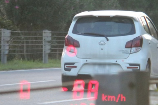 Bị bắt vì phóng ô tô như bay trên Đại lộ Thăng Long, 9X lộ ra hàng loạt điều phạm pháp