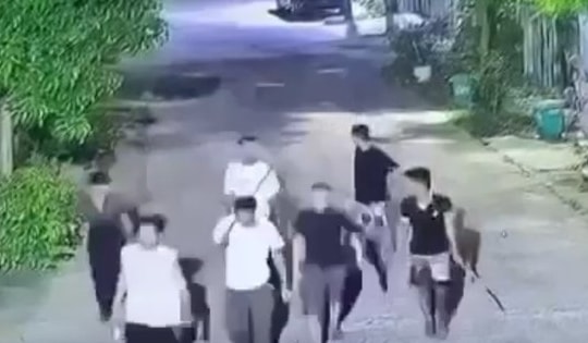 Học viên trường lái hỗn chiến với thanh niên địa phương lúc nửa đêm, một người tử vong tại chỗ