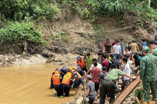 Tìm thấy thi thể nam thanh niên bị nước cuốn khi bơi qua sông Lô ở Hà Giang