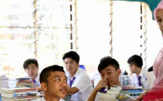 Quốc gia từng thất bại khi chuyển sang dạy toàn bằng tiếng Anh giờ ra sao?
