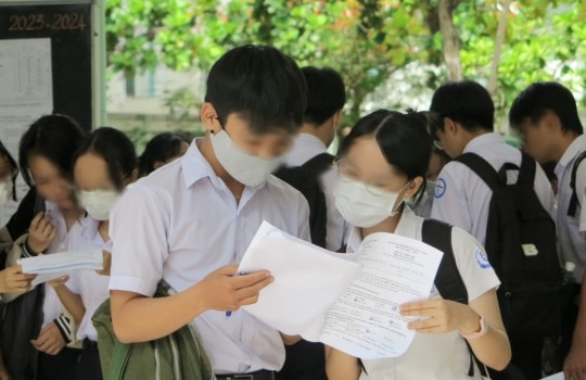 Thi lớp 10 được 15 điểm/3 môn, nam sinh Hà Nội chốt 1 câu nhận gần 20 ngàn lượt thích nhưng lại gây tranh cãi!